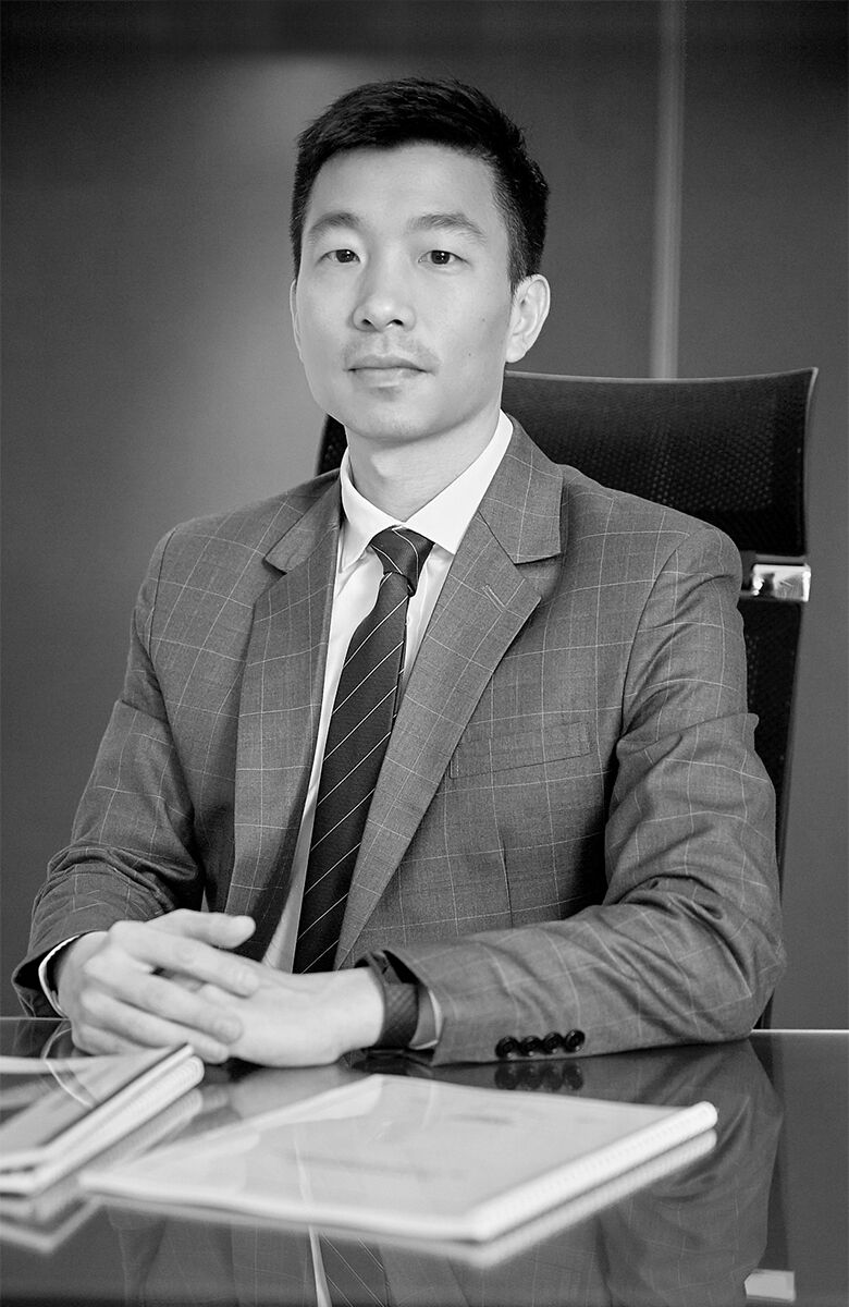 何轶伦 Calvin Ho 何轶伦 Calvin Ho